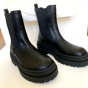 New Good American Chelsea boot black leather women’s size 9-ankle boot